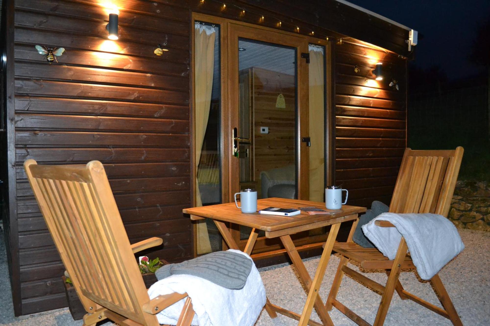 The Warren Lodge Cabin At Ashes Farm, Near Settle Bagian luar foto